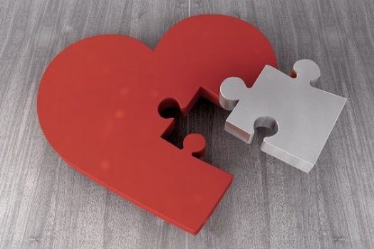 Werbebild der Malteser: Ein Herz mit einem fehlenden Puzzlest&uuml;ck