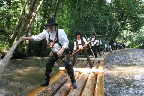 Die historische Fl&ouml;sserei auf der Nagold als Reenactment. 