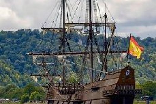 Foto von Segelschiff unter spanischer Flagge