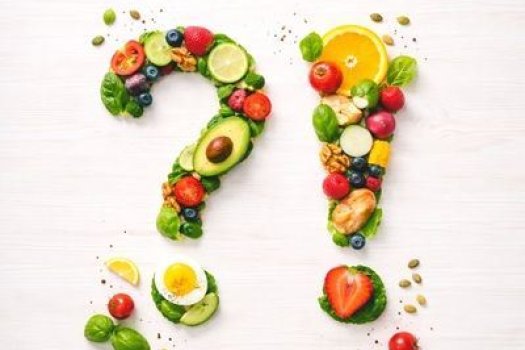 Ein Frage- und Ausrufezeichen bestehend aus Obst und Gem&uuml;se 